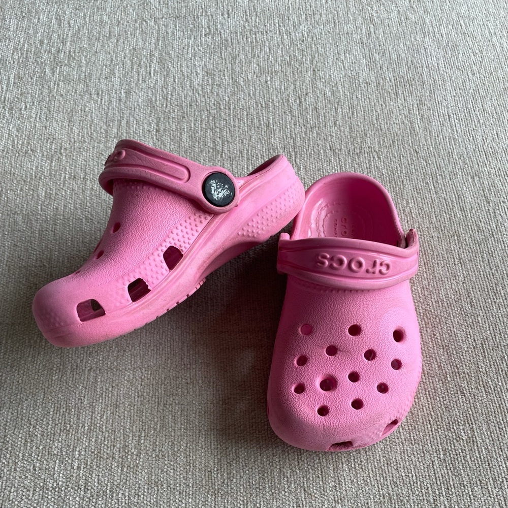Little girls crocs